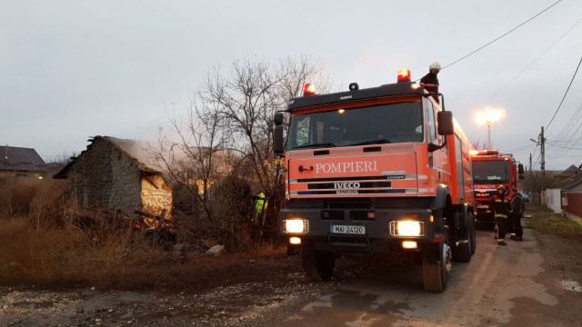 INCENDIU în Valu lui Traian. A ars acoperișul unei case