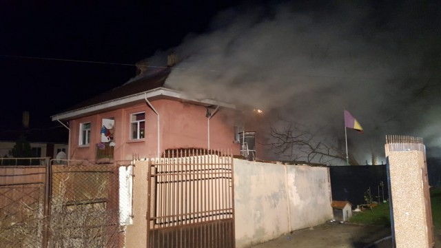 PERSOANE EVACUATE dintr-un imobil din Murfatlar: una a ajuns la spital, cu arsuri!