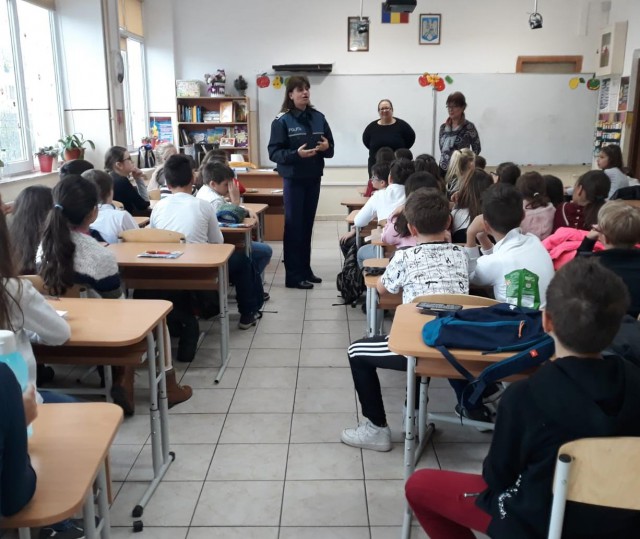 Elevii constănțeni au învățat despre răspunderea penală