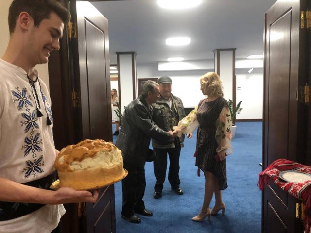 Generația de ieri de profesori de istorie, premiată de primarul Decebal Făgădău