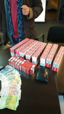 Bișnițar lăsat de Poliția Locală și fără țigări, și fără bani!