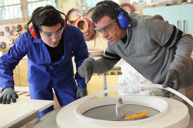 ANOFM: Tinerii de peste 16 ani, cu studii primare, pot fi cuprinşi în programele de ucenicie