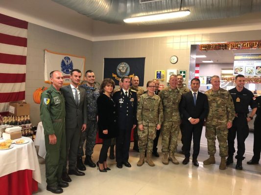 Primarul Decebal Făgădău și prefectul Dumitru Jeacă au celebrat Ziua Recunoștinței alături de militarii americani de la Mihail Kogălniceanu