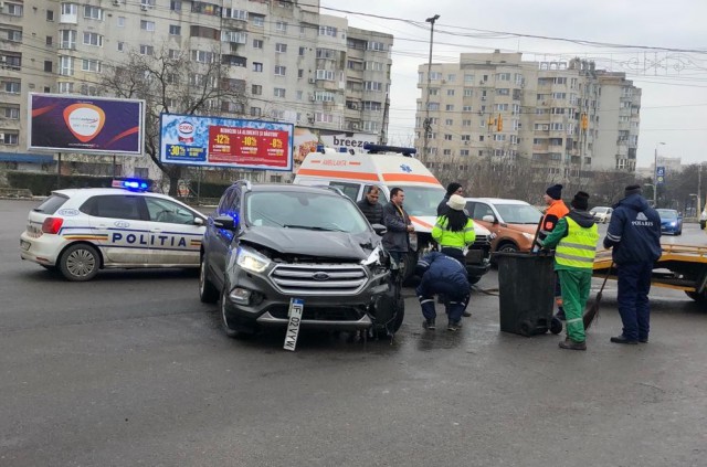 Ambulanță implicată într-un accident rutier, la Constanța! VIDEO