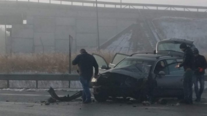 Accident rutier în sensul giratoriu de la Agigea. Două mașini FĂCUTE PRAF!
