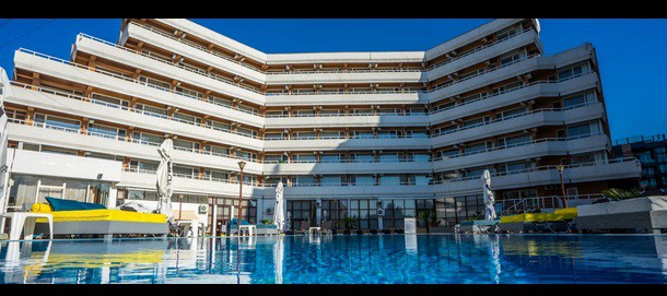 Hotelul Ambasador, o nouă solicitare pentru a intra în legalitate cu piscina amenajată fără autorizație