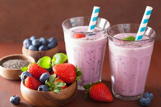 Jumătate dintre români consumă smoothie-uri; 40% îşi prepară singuri această băutură