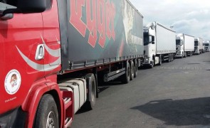 DEZASTRU la granița cu Bulgaria: 2.000 de camioane stau la cozi de 40 de kilometri, cel mai mare BLOCAJ din istorie