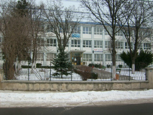 Un elev care îmbină economia cu pasiunea pentru poezie, mândria Colegiului Economic Mangalia