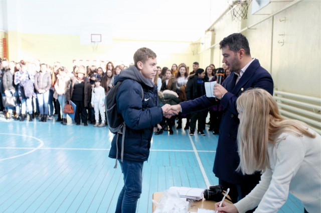 Primăria Ovidiu, peste 200 de burse pentru elevii și profesorii din oraș