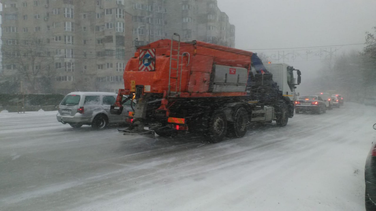 Primăria Constanța intervine în municipiu pentru deszăpezirea bulevardelor Primăria Constanța intervine în municipiu pentru deszăpezirea bulevardelor
