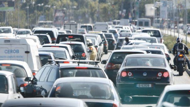 COTAR: Unele service-uri auto nu oferă maşină la schimb şoferilor păgubiţi, deşi facturează acest serviciu către asigurător