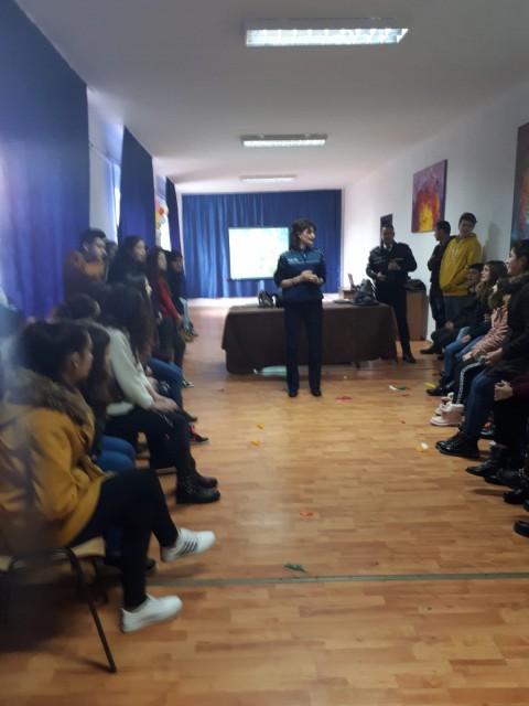 Elevii din Hârșova, de vorbă cu polițiștii despre violența din mediul școlar!