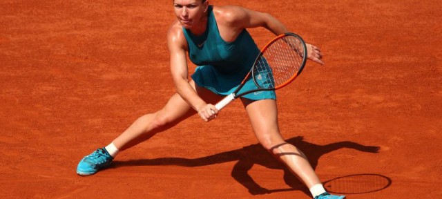 Simona Halep a făcut senzație pe teren. Vezi ce ţinută purta