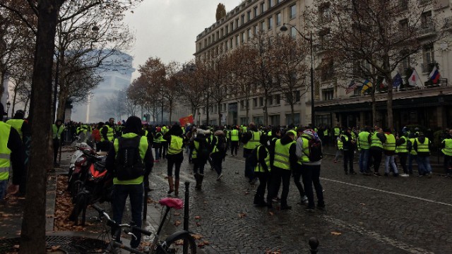 Poliţia franceză interzice manifestaţia pe care „vestele galbene“ doreau să o desfăşoare sâmbătă la Paris