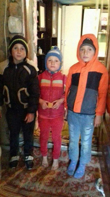 DRAMA unor copii din Constanța, care s-ar bucura să aibă măcar căldură în cameră! Și ei îl așteaptă pe Moș Crăciun!