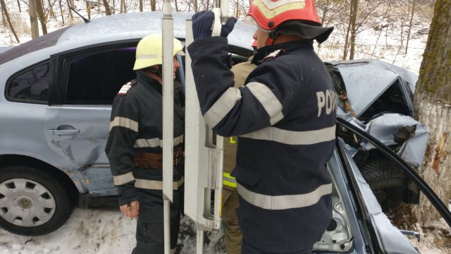 Accident rutier grav în Tulcea. Trei persoane, încarcerate!