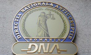 Inspector Antifraudă Constanţa, trimis în judecată de DNA: lua mită în schimbul informaţiilor!