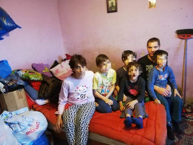 Pompierii constănțeni s-au transformat în ajutoarele lui Moș Crăciun pentru o familie care și-a pierdut bunurile într-un incendiu