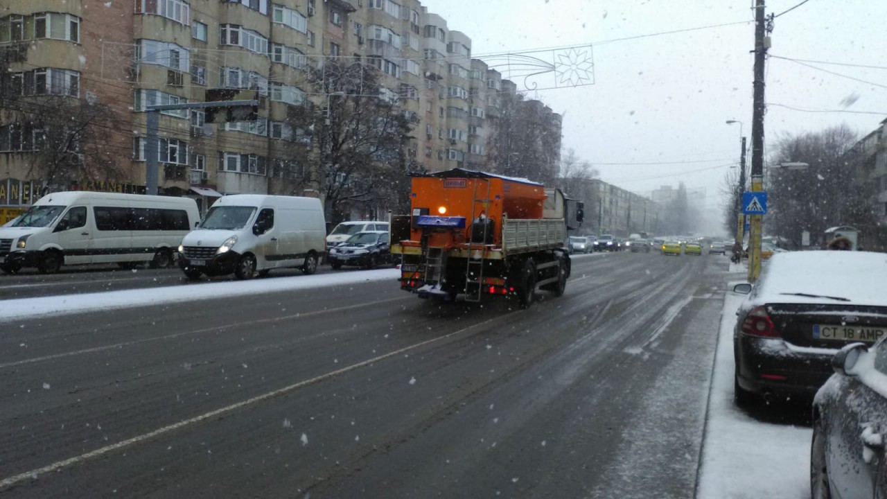 Primăria Constanța intervine cu utilaje pe străzile din municipiu! Primăria Constanța intervine cu utilaje pe străzile din municipiu!