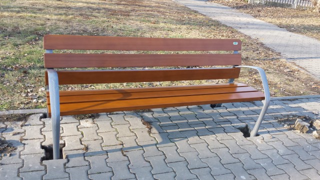Un parc din Constanța, dotat cu mobilier urban
