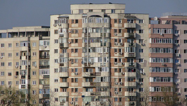 Eurostat: 65,1% dintre tinerii români locuiau în gospodării supraaglomerate, în 2017; media UE, 26,7%