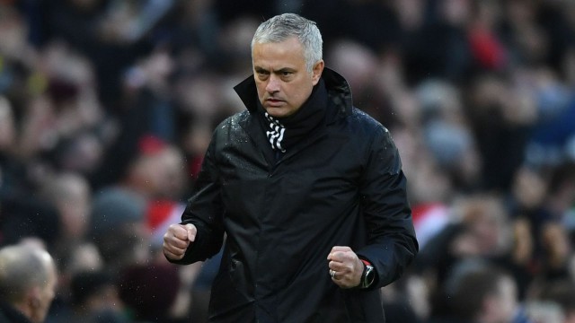 Jose Mourinho, sancționat pentru că a tras cu ochiul la notițele unui alt antrenor
