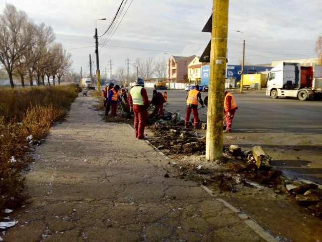 Se reabilitează trotuarele de pe două străzi din Constanța