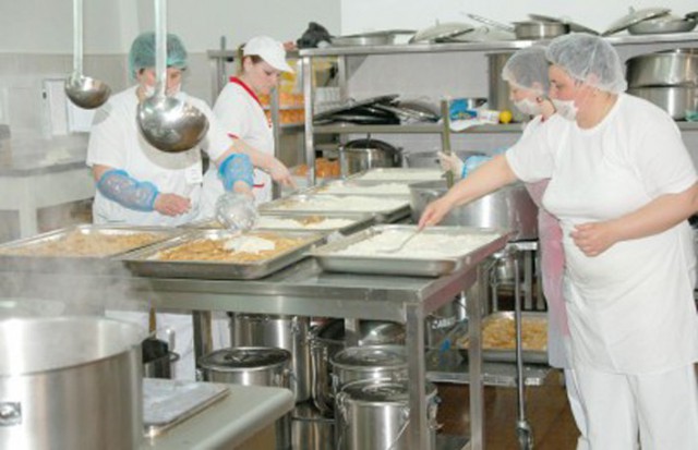 Directorul firmei care asigură hrana pacienţilor din Spitalul Judeţean: 'Nu poţi să arunci cu noroi în munca oamenilor'
