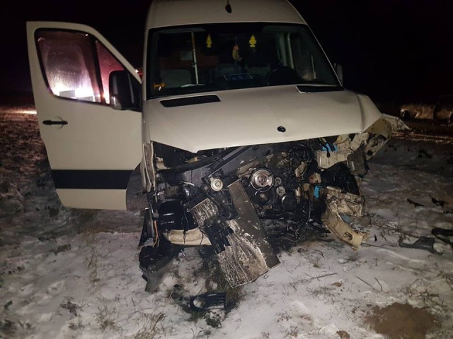 Accident rutier la Sibioara: a fost implicat şi un microbuz; un autoturism a luat foc! VIDEO!