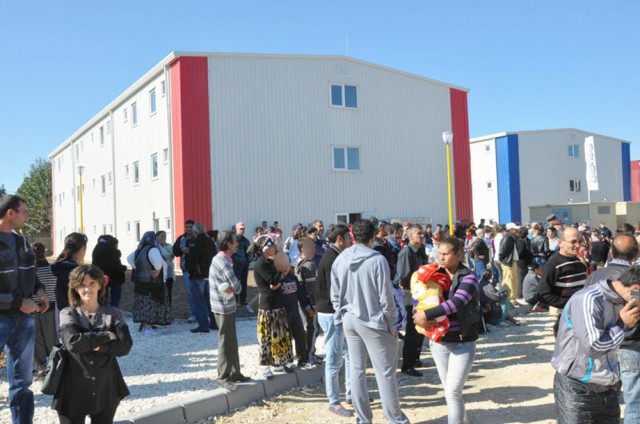 Zeci de constănţeni au primit repartiţii în Campusul Social Henri Coandă