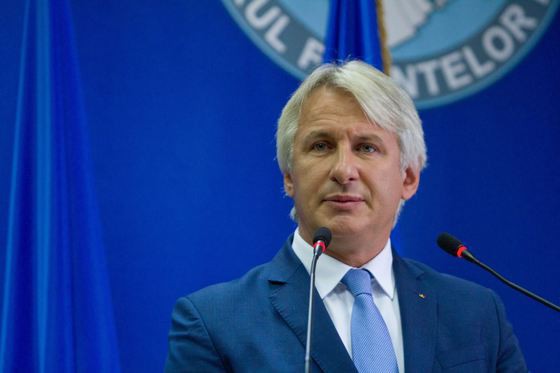 Sindicaliştii, nemulţumiţi de privilegiile politicienilor, ale căror salarii cresc automat de la 1 ianuarie: Indemnizaţia lui Eugen Teodorovici creşte semnificativ