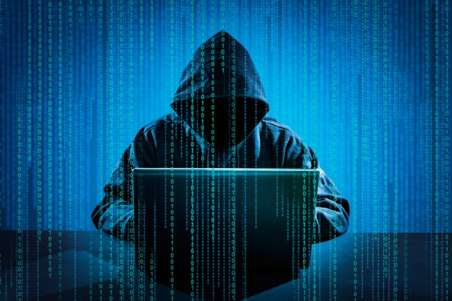 Cercetat de polițiști! VINDEA MATERIALE PIROTEHNOCE pe internet, fără autorizație