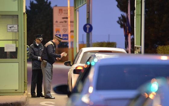 Vreți să luați copiii în concediu în străinătate? Atenție la actele de călătorie!