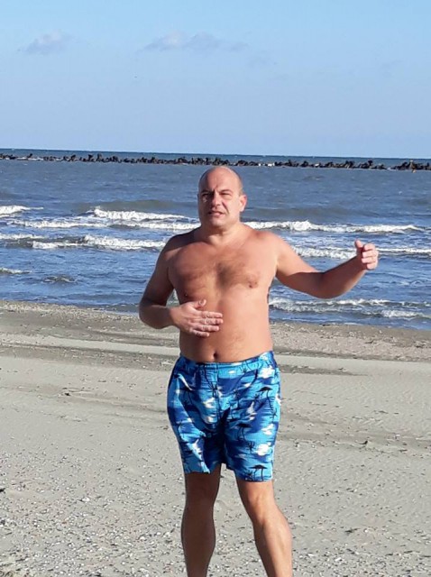 VIDEO. Plajă în ziua de Crăciun! Un constănțean a uimit trecătorii pe plaja din Mamaia