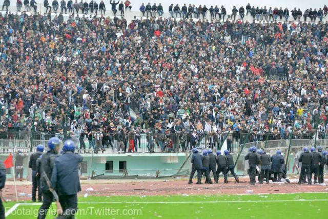 Violenţe la un meci de fotbal în Algeria soldate cu 62 de răniţi