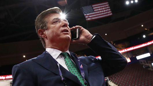 Directorul de campanie al lui Donald Trump, Paul Manafort, comunica unui rus date ale sondajelor