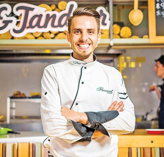 Primele poze cu băieţelul lui Chef Foa