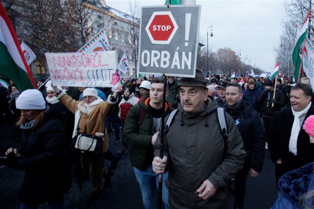 Ungaria: Mii de persoane au protestat la Budapesta împotriva 