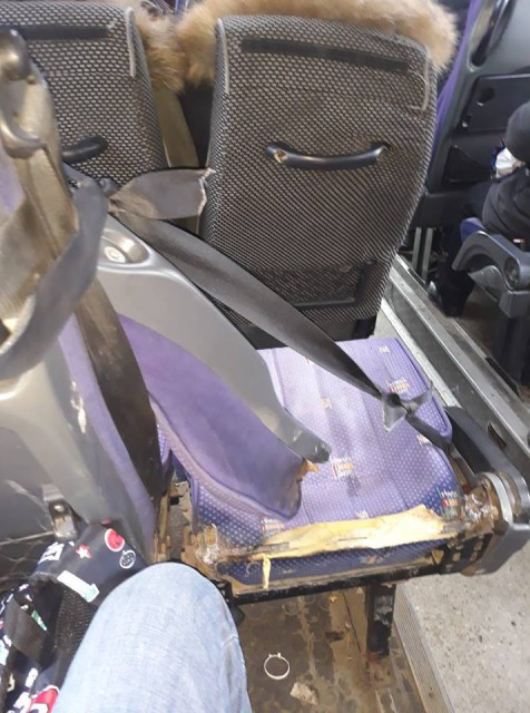 Condiţii de ‘TOP’ în microbuzele de pe ruta Constanţa – Năvodari: scaune rupte, dar cu... centură de siguranţă!
