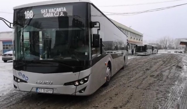 Autobuz nou, rămas de căruță: șoferul n-a mai știut cum să-l pornească!