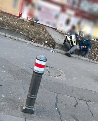 Poliția Locală spune „STOP CERȘETORIEI!”: aplică AMENZI, iar banii cerșiți sunt CONFISCAȚI!
