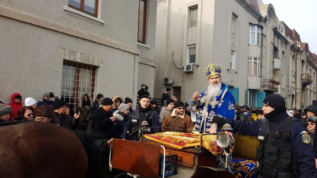 VIDEO Boboteaza la Constanța. Faleza Cazinoului din Constanța, plină de credincioși