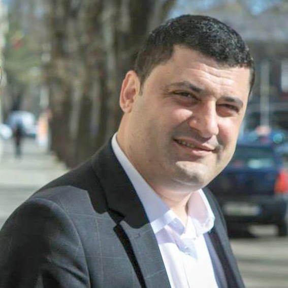 Scandal în Consiliul Local Hârșova: Dia îl acuză pe primar că nu vrea cabinete medicale în școli; reacţia primarului: 'Face pe prostul'