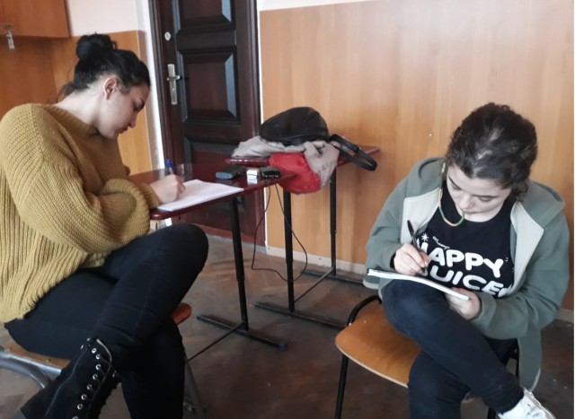 Două eleve, date drept exemplu în Liceul Tehnologic „Virgil Madgearu”!