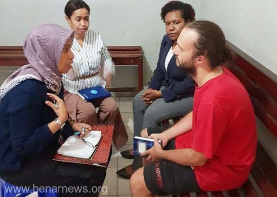 Un polonez, primul străin acuzat de trădare în Indonezia, refuză să se prezinte la proces