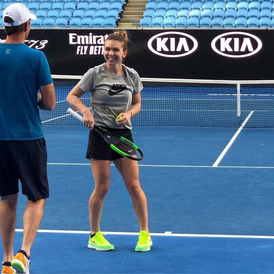 Surpriză la Australian Open: Simona Halep, antrenament cu glume alături de Darren Cahill