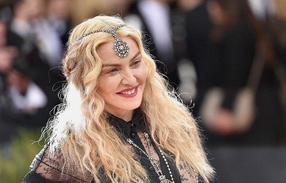 Madonna și-a șocat admiratorii cu noua apariție. Și-a pus implanturi în posterior?