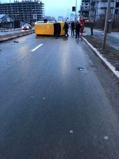SE CIRCULĂ HORROR spre Năvodari din cauza POLEIULUI! Accidente pe bandă rulantă, maşini RĂSTURNATE!