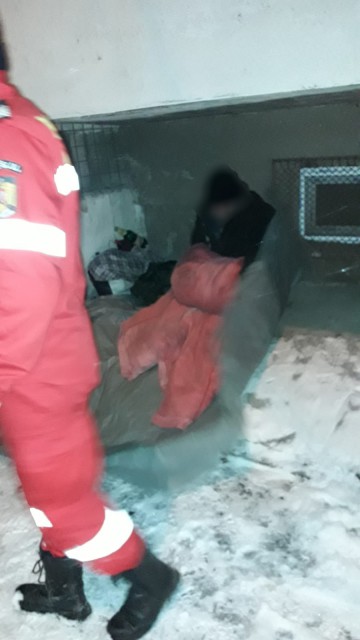 Luate de pe străzi de poliţiştii locali. Trei persoane fără adăpost au primit îngrijirile necesare